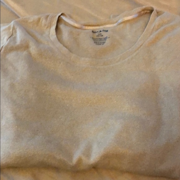 Gold scoop neck long sleeve tee - Picture 4 of 4